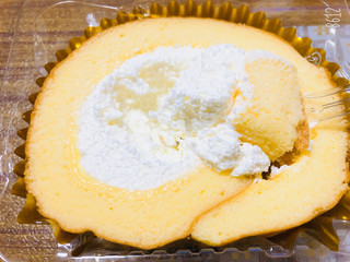 「セブン-イレブン 北海道産クリームのふんわりロールケーキ」のクチコミ画像 by なしなしなしなしさん