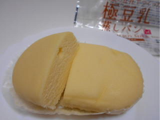 「もへじ 北海道産大豆の豆乳でつくった極豆乳蒸しパン 袋1個」のクチコミ画像 by コマメのグルメさん