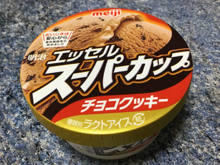 「明治 エッセル スーパーカップ チョコクッキー カップ200ml」のクチコミ画像 by koumei7コンビニスイーツレポーターさん