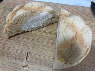 「セブンプレミアム 冷たく食べるメロンパン 袋1個」のクチコミ画像 by こつめかわうそさん