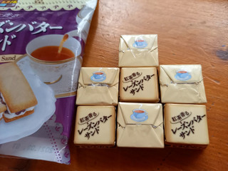 「チロル チロルチョコ 紅茶香るレーズンバターサンド 袋7個」のクチコミ画像 by デイジさん