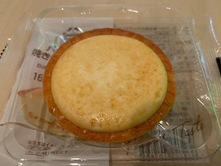 「ファミリーマート バター香る焼きチーズタルト」のクチコミ画像 by ゆみナビさん