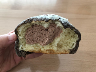 「Pasco クッキーシュークリーム風パン チョコ 袋1個」のクチコミ画像 by こつめかわうそさん