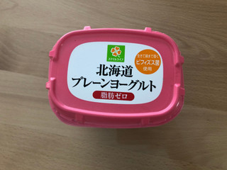 「スマイルライフ 北海道プレーンヨーグルト 脂肪ゼロ カップ400g」のクチコミ画像 by こつめかわうそさん