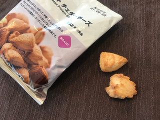 「無印良品 高たんぱくのお菓子 ビスケット チェダーチーズ 袋70g」のクチコミ画像 by やにゃさん