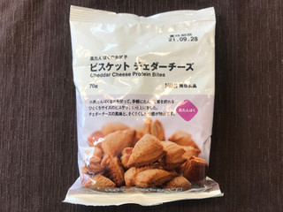 「無印良品 高たんぱくのお菓子 ビスケット チェダーチーズ 袋70g」のクチコミ画像 by やにゃさん