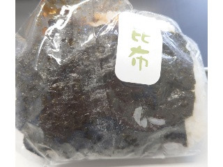 「デイリーヤマザキ ばくだんおむすび ごま昆布 北海道日高産昆布使用」のクチコミ画像 by tddtakaさん