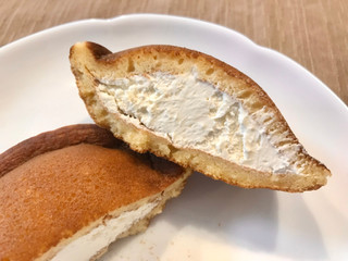 「ローソン Uchi Cafe’×Milk MILKどらもっち 練乳ソース入り」のクチコミ画像 by やにゃさん