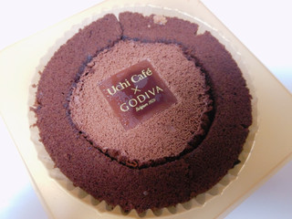 「ローソン Uchi Cafe’ ×GODIVA ショコラロールケーキ」のクチコミ画像 by nag～ただいま留守にしております～さん