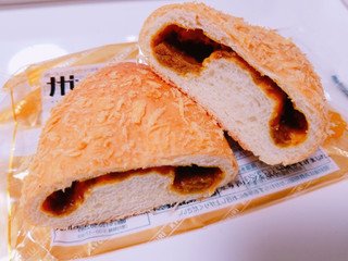 「リョーユーパン 九州づくり 九州小麦の長崎蜂の家 焼きカレーパン 袋1個」のクチコミ画像 by nag～ただいま留守にしております～さん