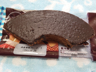 「モンテール 小さな洋菓子店 HERSHEY’S チョコバウムクーヘン 袋1個」のクチコミ画像 by 紫の上さん
