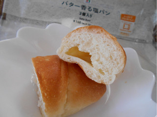「セブン-イレブン バター香る塩パン 3個入り」のクチコミ画像 by コマメのグルメさん