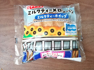 「ヤマザキ ミルクティーメロンパン ミルクティーホイップ 袋1個」のクチコミ画像 by comocoさん