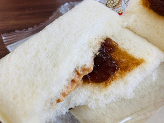 「ヤマザキ ランチパック 黒糖わらびもち＆きなこクリーム 袋2個」のクチコミ画像 by いもんぬさん