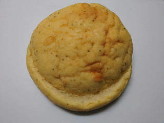 「Pasco ブラックペッパーチーズメロンパン 袋1個」のクチコミ画像 by レビュアーさん