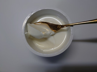 「シャトレーゼ 贅沢生クリームヨーグルト Cream＆Creamy」のクチコミ画像 by レビュアーさん
