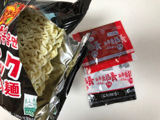 「三養ジャパン ブルダック炒め麺 袋140g」のクチコミ画像 by こつめかわうそさん