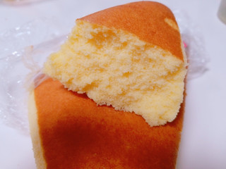 「菓心堂 三角カステラ風蒸しケーキ 袋1個」のクチコミ画像 by nag～ただいま留守にしております～さん
