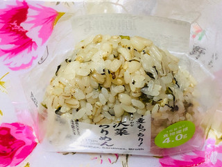 「セブン-イレブン もち麦もっちり 野沢菜ちりめんおむすび」のクチコミ画像 by なしなしなしなしさん