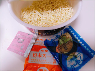 「明星食品 チャルメラどんぶり 博多バリカタ豚骨 カップ75g」のクチコミ画像 by nag～ただいま留守にしております～さん