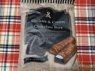 「神戸物産 クッキー＆クリームチョコレート 袋220g」のクチコミ画像 by デイジさん