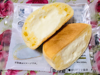 「ローソン Uchi Cafe’ もちぷよ 北海道産生クリーム入りミルククリーム」のクチコミ画像 by なしなしなしなしさん