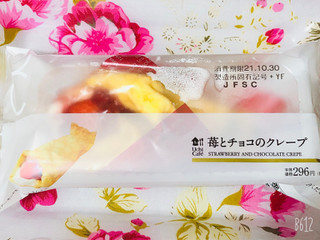 「ローソン Uchi Cafe’ 苺とチョコのクレープ」のクチコミ画像 by なしなしなしなしさん
