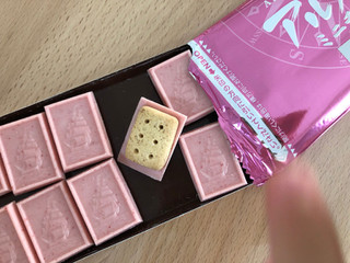 「ブルボン アルフォートミニチョコレート ストロベリー 箱12個」のクチコミ画像 by こつめかわうそさん