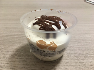 「ローソン Uchi Cafe’ おぼれクリームのチョコブラウニー」のクチコミ画像 by はすたーさん