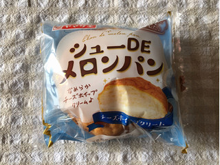 「ヤマザキ シューDEメロンパン チーズホイップクリーム 袋1個」のクチコミ画像 by nagomi7さん