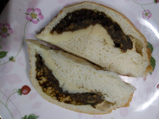 「ドン・キホーテ ゴーゴーカレー とろ～りチーズカレーパン 袋1個」のクチコミ画像 by おうちーママさん