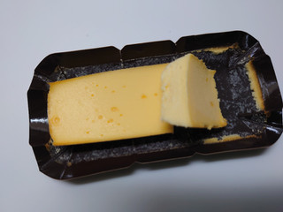 「セブンプレミアム クラシックチーズケーキ 袋34g×2」のクチコミ画像 by レビュアーさん