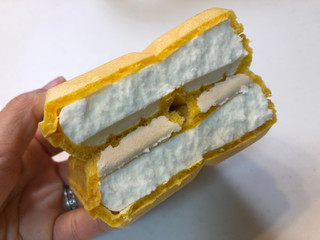 「ロッテ モナ王 レアチーズケーキ 袋160ml」のクチコミ画像 by こつめかわうそさん