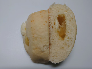 「セブンプレミアム 白いチーズパン 袋4個」のクチコミ画像 by レビュアーさん