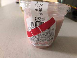 「ロピア 絹ごし苺プリン カップ1個」のクチコミ画像 by こつめかわうそさん