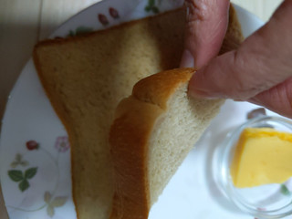 「ナチュラルローソン ブラン入り食パン 4枚」のクチコミ画像 by おうちーママさん