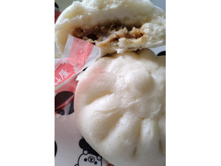 「セブンプレミアム ジュワジュワジューシー肉まん 袋3個」のクチコミ画像 by わーぷさん