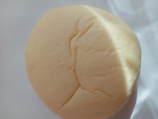 「第一パン 3色豆入りホイップあんぱん 袋1個」のクチコミ画像 by レビュアーさん