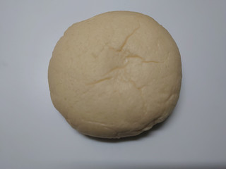 「第一パン 3色豆入りホイップあんぱん 袋1個」のクチコミ画像 by レビュアーさん