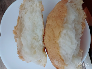 「シャトレーゼ お菓子屋さんのパン 焦がしバターのメロンパン 袋1個」のクチコミ画像 by レビュアーさん