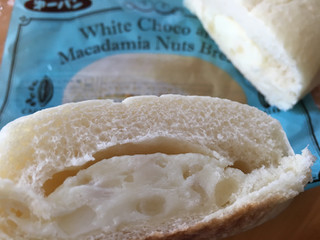 「第一パン ホワイトチョコとマカダミアナッツのパン」のクチコミ画像 by わやさかさん
