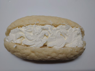 「セブン-イレブン 白いホイップのメロンパン」のクチコミ画像 by レビュアーさん
