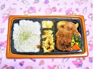 「ファミリーマート 二段仕込みで旨みしみ込む炙り焼チキンステーキ弁当」のクチコミ画像 by tibihiromiさん