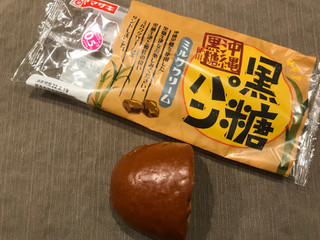 「ヤマザキ 黒糖パン（ミルククリーム） 1個」のクチコミ画像 by やにゃさん