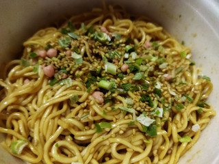 「エースコック 弾丸屋台メシ 弾丸屋台メシ 博多濃厚焼ラーメン 1食」のクチコミ画像 by 徘徊中年さん