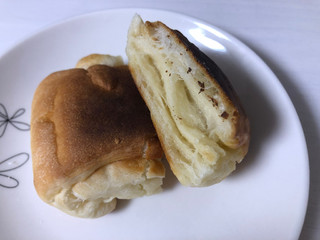 「Pasco 国産小麦の塩バターパン 袋4個」のクチコミ画像 by こつめかわうそさん