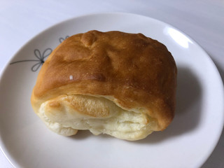 「Pasco 国産小麦の塩バターパン 袋4個」のクチコミ画像 by こつめかわうそさん