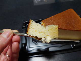 「ヤマザキ バスク風チーズケーキ パック2個」のクチコミ画像 by しろねこエリーさん