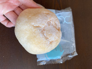 「ローソン Uchi Cafe’ ホボクリム ほぼほぼクリームのシュー とろ～りミルク」のクチコミ画像 by chan-manaさん