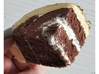 2層のロールケーキ